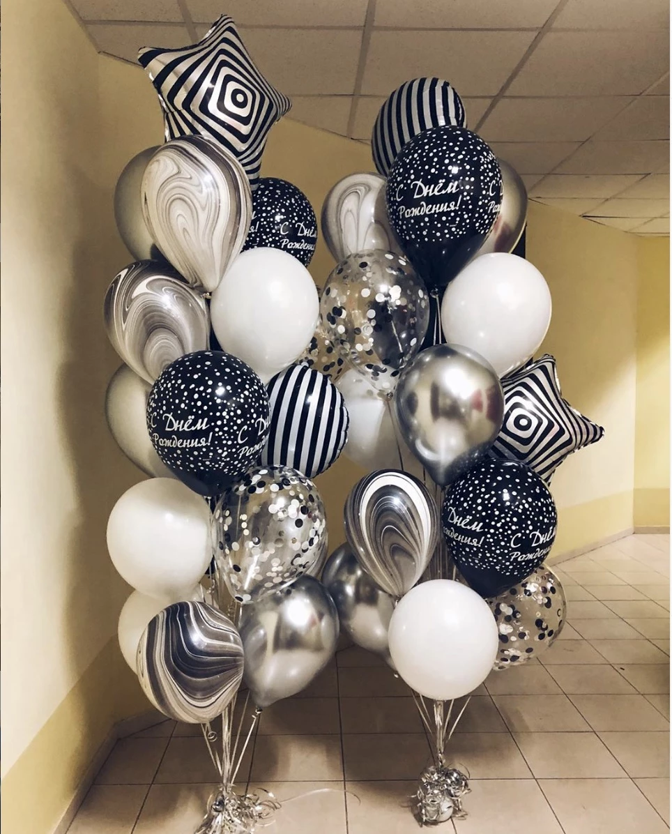 Фонтан из черно-белых шаров